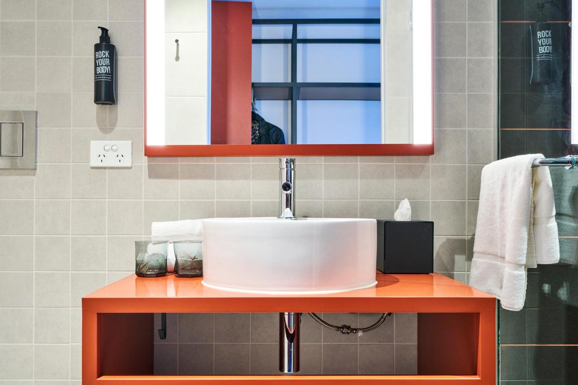 Отель Ibis Styles Melbourne Airport Экстерьер фото