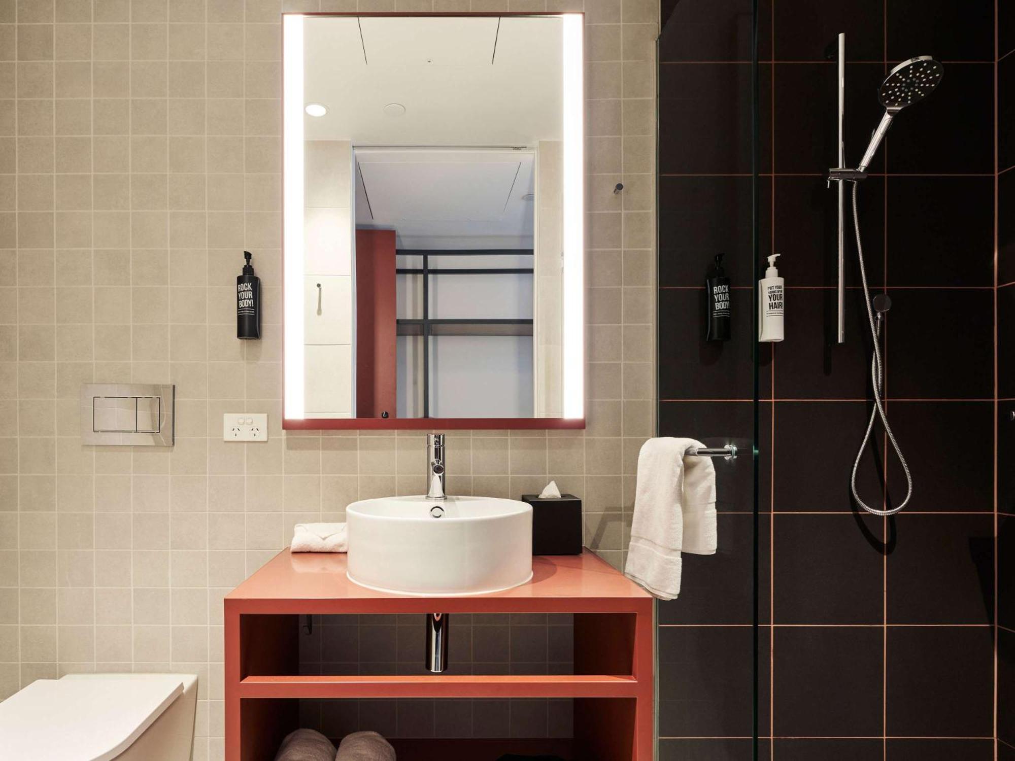 Отель Ibis Styles Melbourne Airport Экстерьер фото