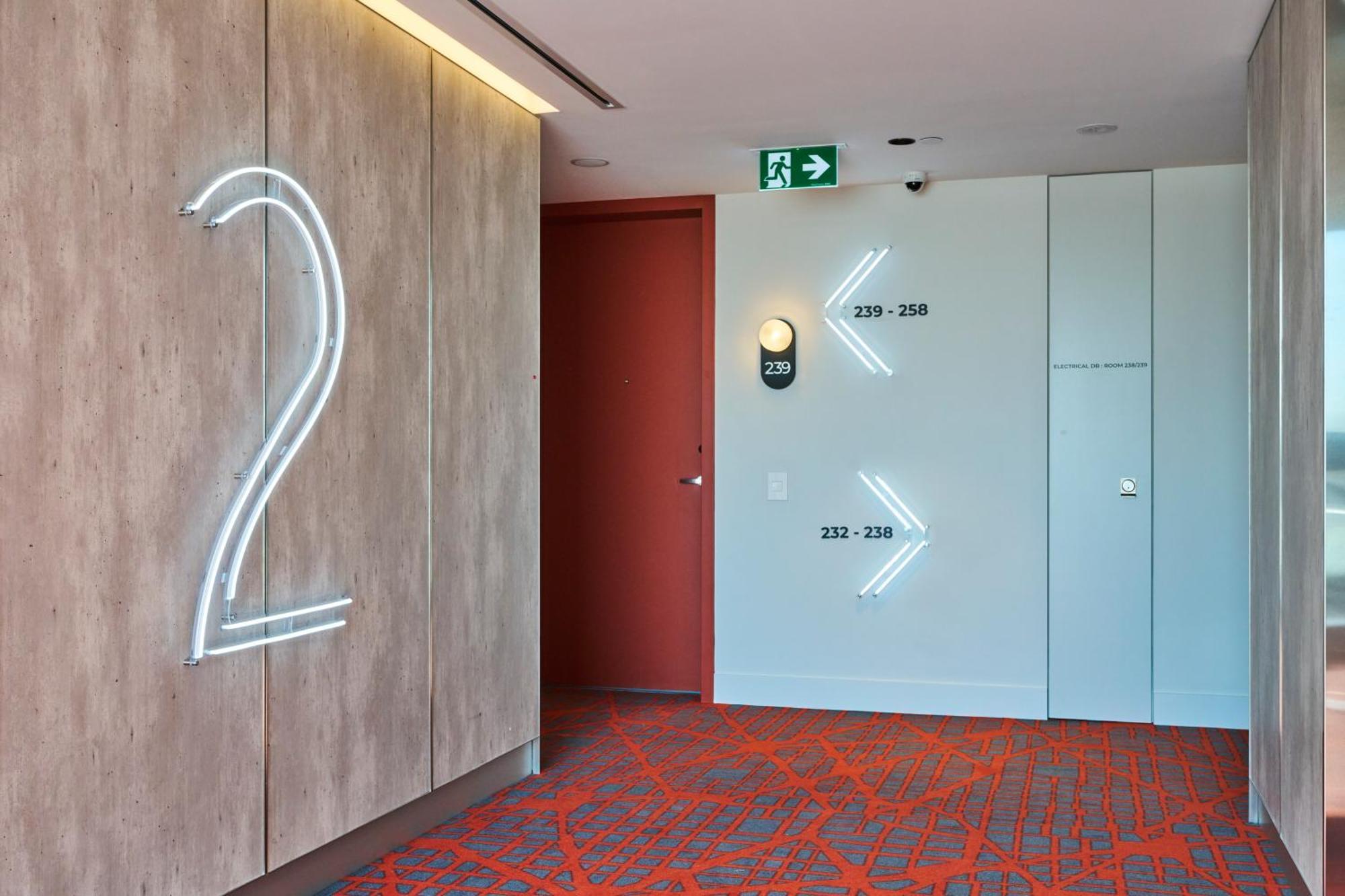 Отель Ibis Styles Melbourne Airport Экстерьер фото